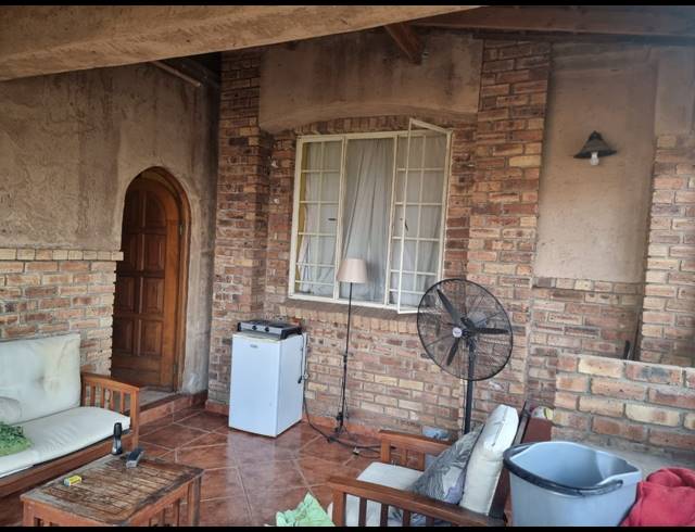 3 BEDROOM TOWNHOUSE FOR SALE IN SAFARI GARDENS